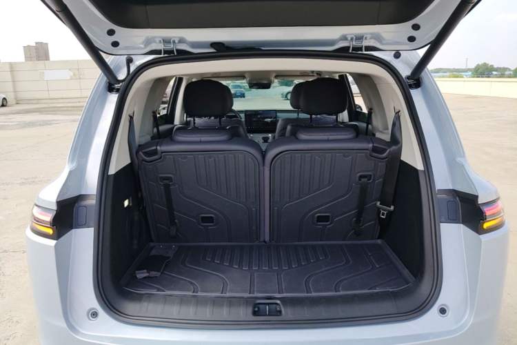 Used Leapmotor C16 2026 All-Electric 630 LiDAR Zhizun Edition 6 Seats Trunk