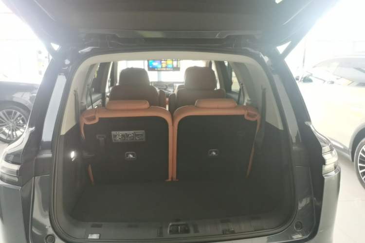 Used Leapmotor C16 2026 All-Electric 630 LiDAR Version 6-Seater Trunk