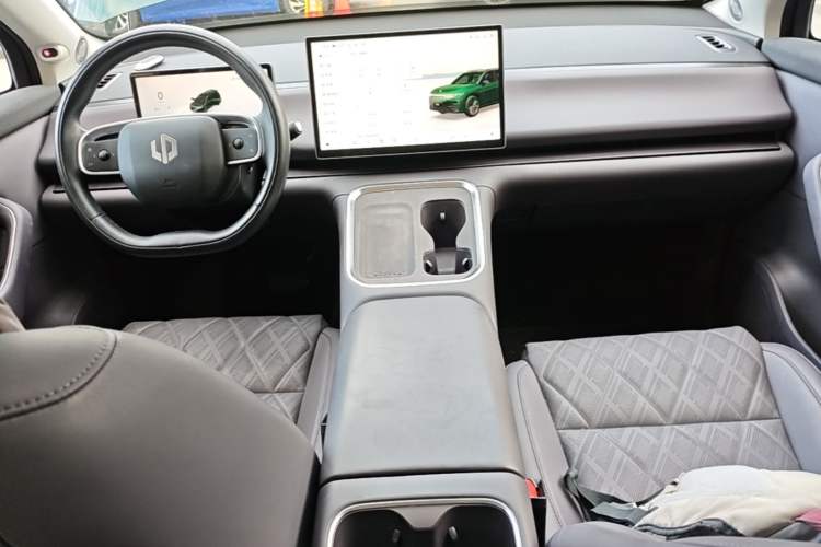 Used Leapmotor C16 2026 Extended-Range 280 LiDAR Zhizun Edition 5 Seats Center Console