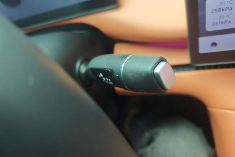 Used Leapmotor C16 2026 Extended-Range 280 LiDAR Zhizun Edition 6 Seats Gear Lever