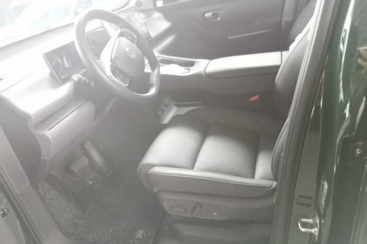 Used Leapmotor C16 2026 All-Electric 630 LiDAR Zhizun Edition 6 Seats Left Front Seat