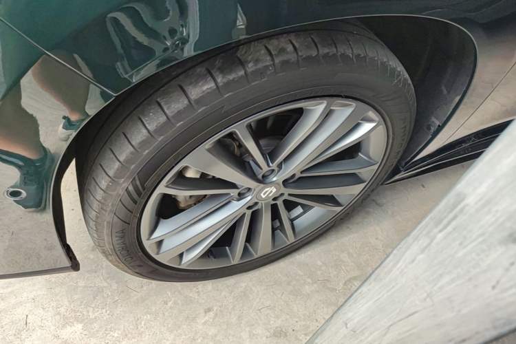Used Leapmotor C16 2026 All-Electric 630 LiDAR Zhizun Edition 6 Seats Left Front Wheel Hub