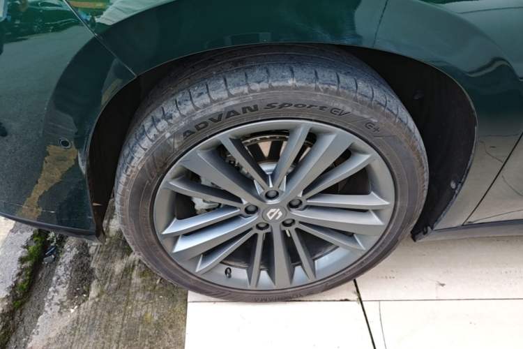 Used Leapmotor C16 2026 Extended-Range 280 LiDAR Zhizun Edition 5 Seats Left Front Wheel Hub