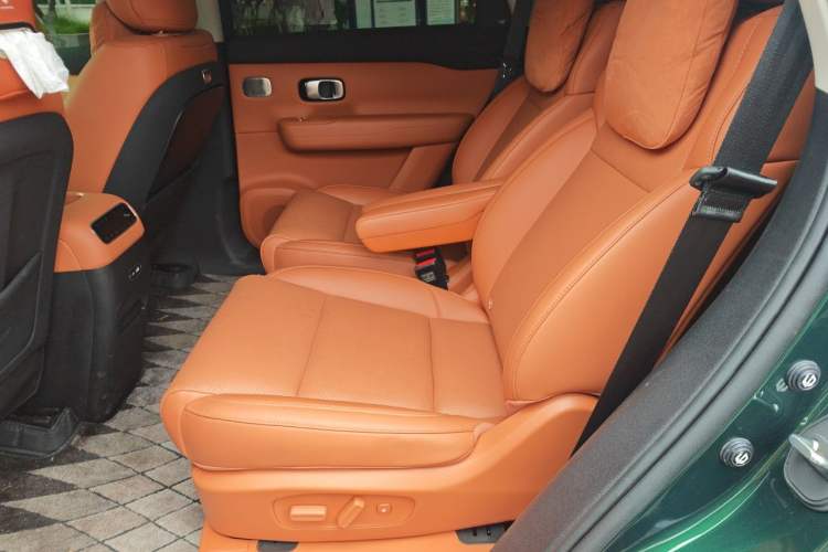 Used Leapmotor C16 2026 Extended-Range 280 LiDAR Zhizun Edition 6 Seats Left Rear Seat