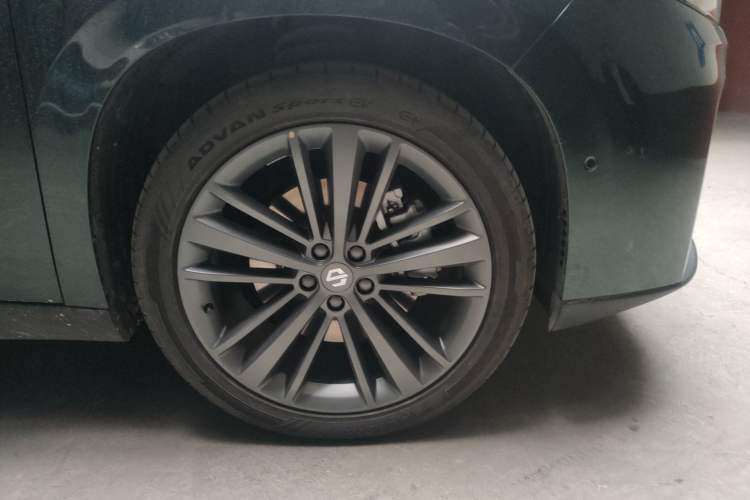 Used Leapmotor C16 2026 Extended-Range 280 LiDAR Zhizun Edition 5 Seats Right Front Wheel Hub