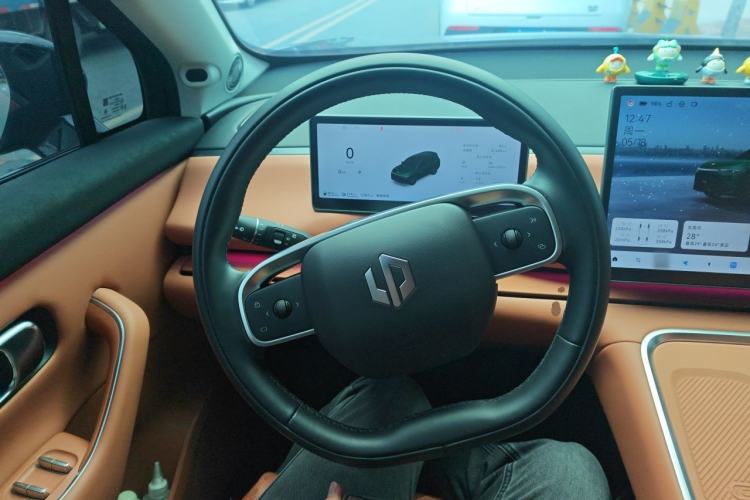 Used Leapmotor C16 2026 Extended-Range 280 LiDAR Zhizun Edition 6 Seats Steering Wheel