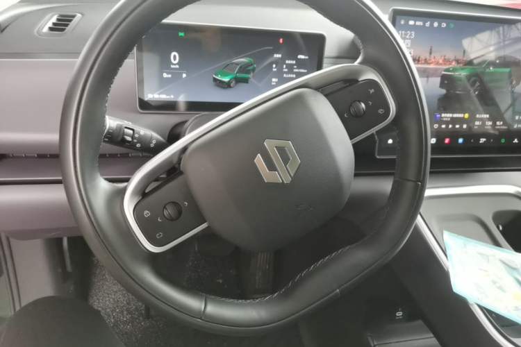 Used Leapmotor C16 2026 All-Electric 630 LiDAR Zhizun Edition 6 Seats Steering Wheel