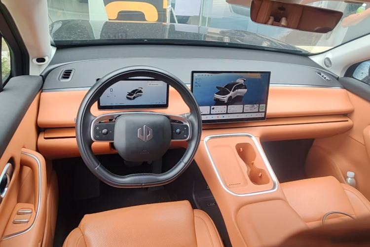 Used Leapmotor C16 2026 Extended-Range 280 LiDAR Zhizun Edition 6 Seats Center Console