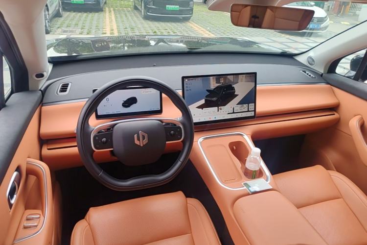Used Leapmotor C16 2026 Extended-Range 280 LiDAR Zhizun Edition 6 Seats Center Console