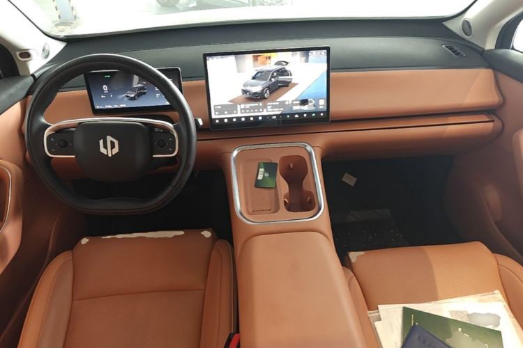 Used Leapmotor C16 2026 Extended-Range 280 LiDAR Zhizun Edition 6 Seats Center Console