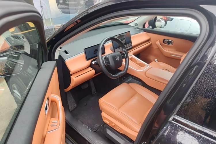 Used Leapmotor C16 2026 Extended-Range 280 LiDAR Zhizun Edition 6 Seats Driver Seat