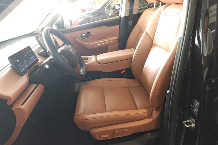 Used Leapmotor C16 2026 Extended-Range 280 LiDAR Zhizun Edition 6 Seats Left Front Seat