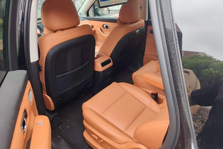 Used Leapmotor C16 2026 Extended-Range 280 LiDAR Zhizun Edition 6 Seats Left Rear Seat