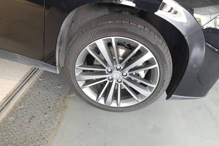 Used Leapmotor C16 2026 Extended-Range 280 LiDAR Zhizun Edition 6 Seats Right Front Wheel Hub