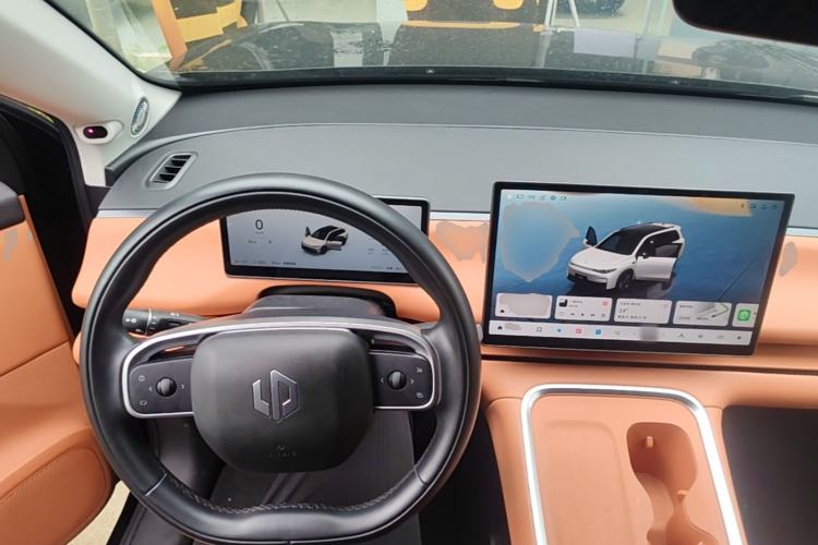 Used Leapmotor C16 2026 Extended-Range 280 LiDAR Zhizun Edition 6 Seats Steering Wheel