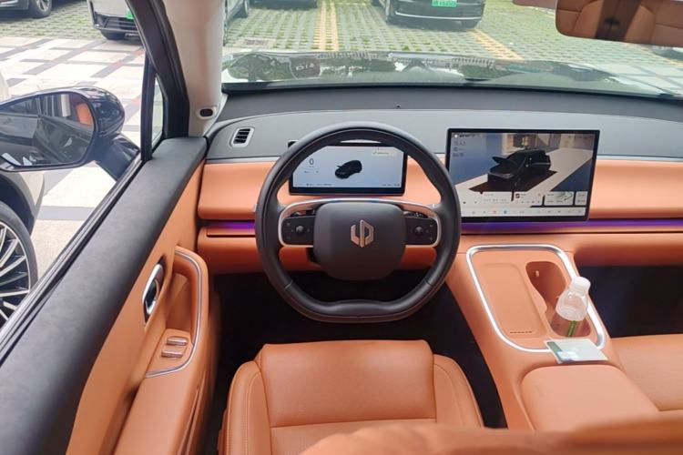 Used Leapmotor C16 2026 Extended-Range 280 LiDAR Zhizun Edition 6 Seats Steering Wheel