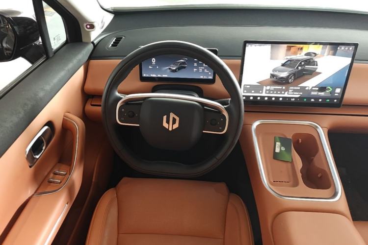Used Leapmotor C16 2026 Extended-Range 280 LiDAR Zhizun Edition 6 Seats Steering Wheel