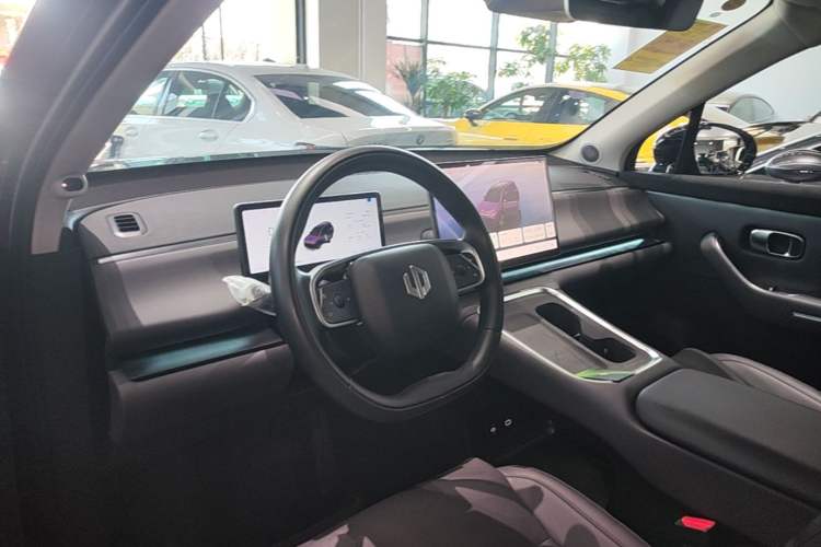 Used Leapmotor C16 2026 Extended-Range 280 LiDAR Zhizun Edition 6 Seats Center Console