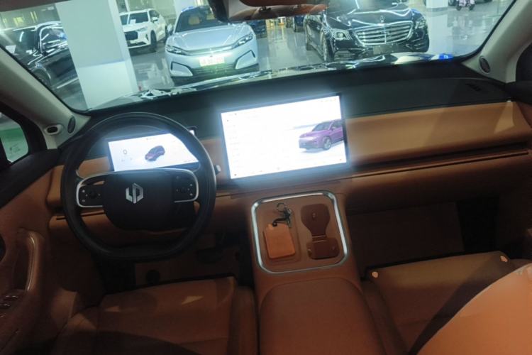 Used Leapmotor C16 2026 All-Electric 630 LiDAR Zhizun Edition 6 Seats Center Console