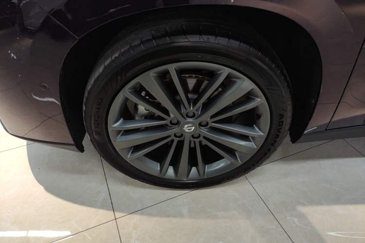 Used Leapmotor C16 2026 Extended-Range 280 LiDAR Zhizun Edition 6 Seats Left Front Wheel Hub