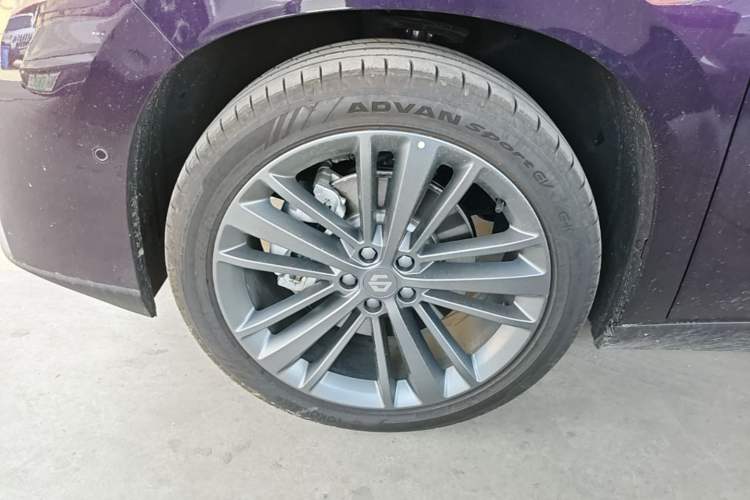 Used Leapmotor C16 2026 Extended-Range 280 LiDAR Zhizun Edition 5 Seats Left Front Wheel Hub