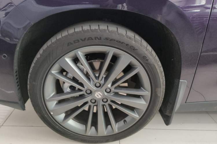 Used Leapmotor C16 2026 All-Electric 630 LiDAR Zhizun Edition 6 Seats Left Front Wheel Hub
