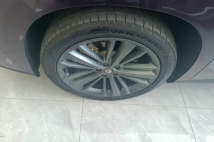 Used Leapmotor C16 2026 Extended-Range 280 LiDAR Zhizun Edition 5 Seats Left Front Wheel Hub