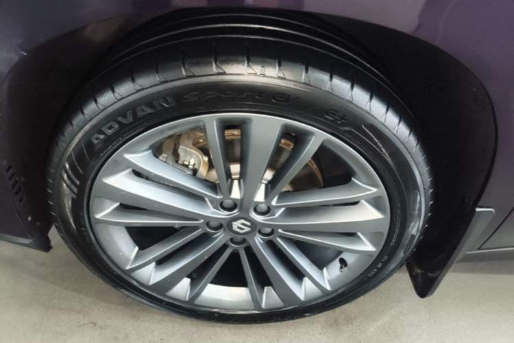 Used Leapmotor C16 2026 All-Electric 630 LiDAR Zhizun Edition 6 Seats Left Front Wheel Hub