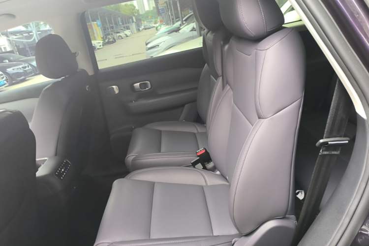 Used Leapmotor C16 2026 Extended-Range 280 LiDAR Version 6 Seats Left Rear Seat