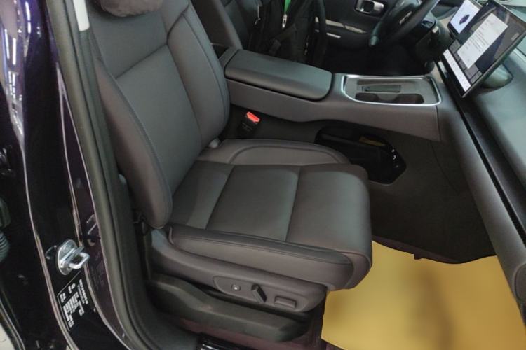 Used Leapmotor C16 2026 Extended-Range 280 LiDAR Zhizun Edition 6 Seats Right Front Seat