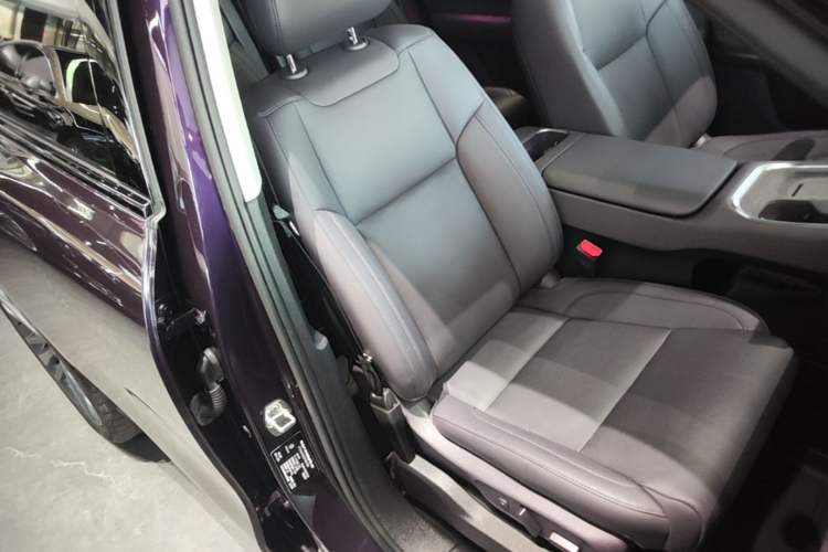Used Leapmotor C16 2026 Extended-Range 280 LiDAR Zhizun Edition 6 Seats Right Front Seat