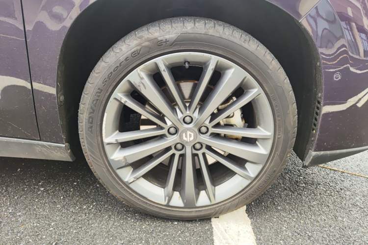 Used Leapmotor C16 2026 Extended-Range 280 LiDAR Zhizun Edition 5 Seats Right Front Wheel Hub