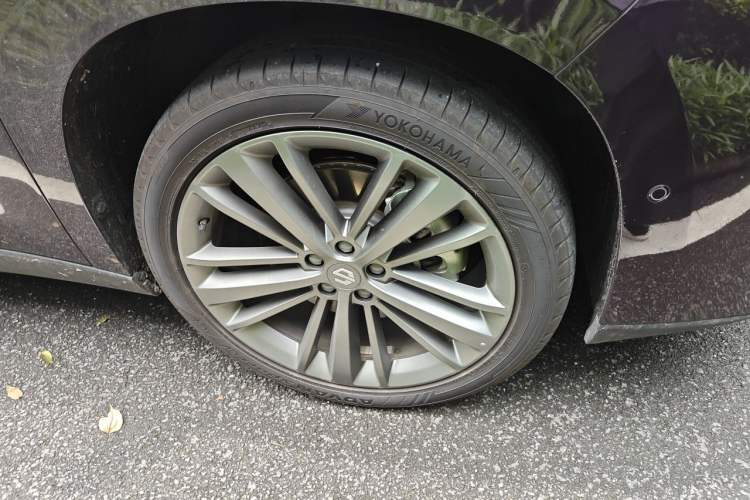 Used Leapmotor C16 2026 Extended-Range 280 LiDAR Zhizun Edition 6 Seats Right Front Wheel Hub