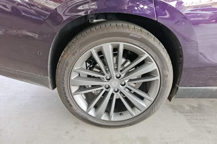 Used Leapmotor C16 2026 Extended-Range 280 LiDAR Zhizun Edition 5 Seats Right Rear Wheel Hub