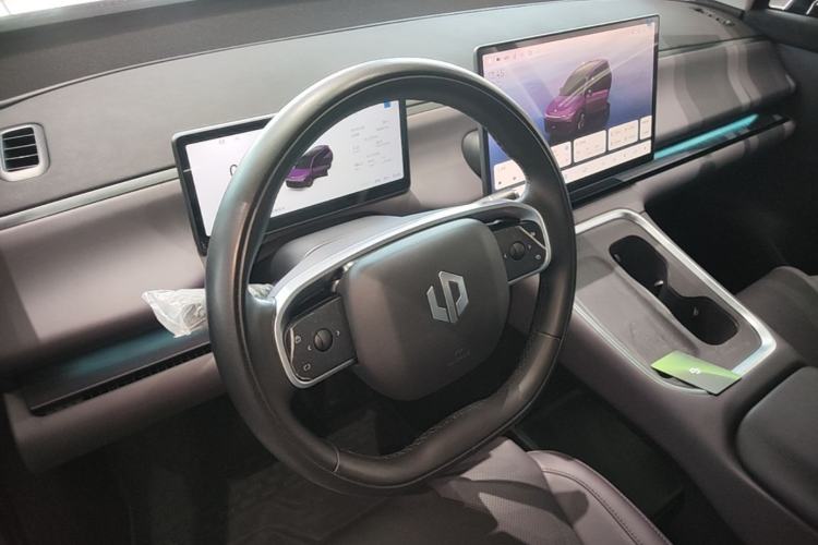 Used Leapmotor C16 2026 Extended-Range 280 LiDAR Zhizun Edition 6 Seats Steering Wheel