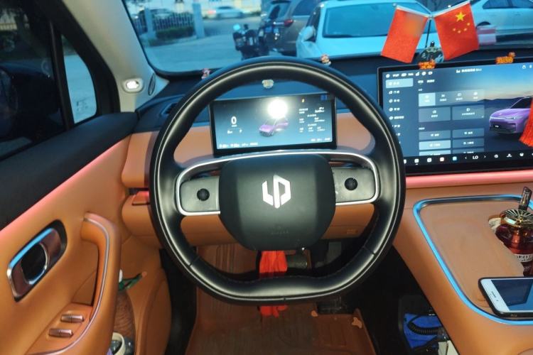 Used Leapmotor C16 2026 Extended-Range 280 LiDAR Zhizun Edition 6 Seats Steering Wheel