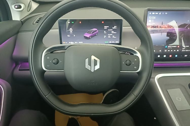 Used Leapmotor C16 2026 Extended-Range 280 LiDAR Zhizun Edition 5 Seats Steering Wheel