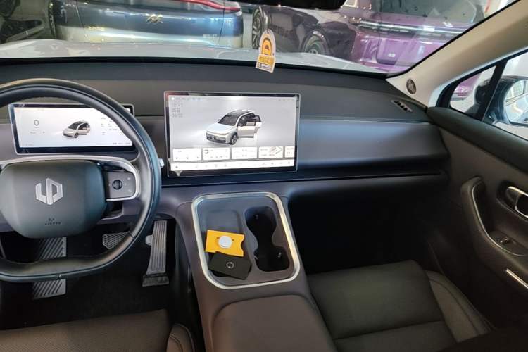 Used Leapmotor C16 2026 All-Electric 630 LiDAR Zhizun Edition 6 Seats Audio And AC Panel