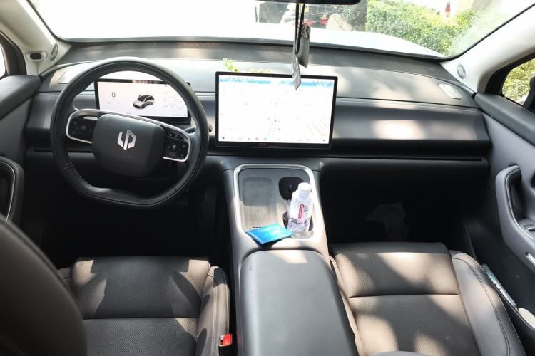 Used Leapmotor C16 2026 Extended-Range 280 LiDAR Zhizun Edition 6 Seats Center Console