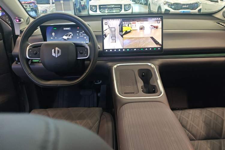 Used Leapmotor C16 2026 Pure Electric 630 LiDAR Zhizun Edition 5 Seats Center Console