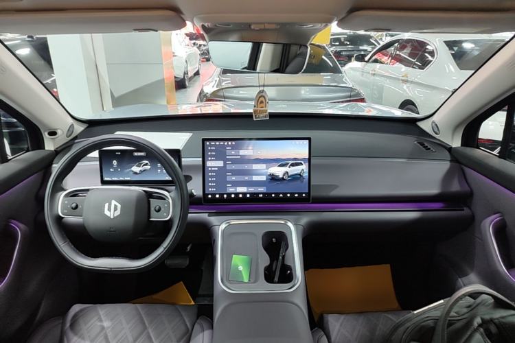Used Leapmotor C16 2026 Extended-Range 280 LiDAR Zhizun Edition 5 Seats Center Console