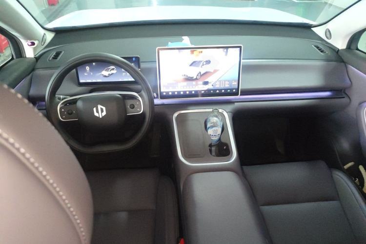 Used Leapmotor C16 2026 Extended-Range 280 LiDAR Zhizun Edition 6 Seats Center Console