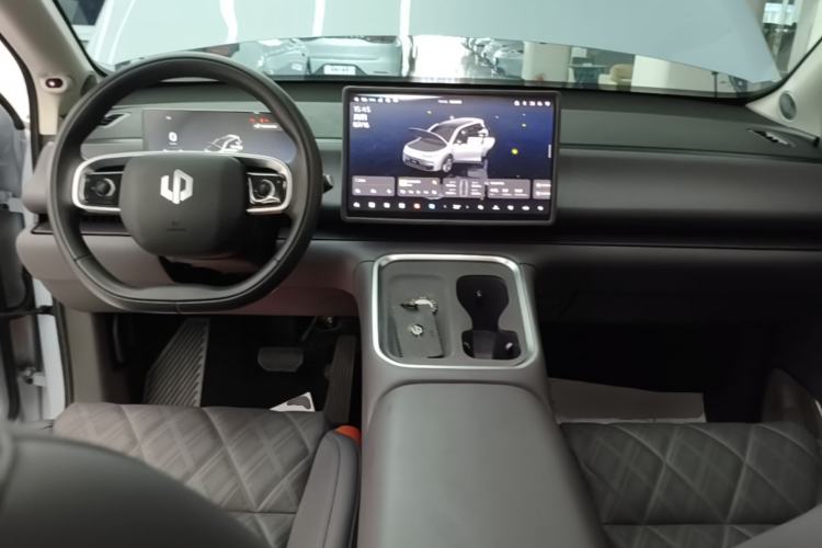 Used Leapmotor C16 2026 Extended-Range 280 LiDAR Zhizun Edition 5 Seats Center Console