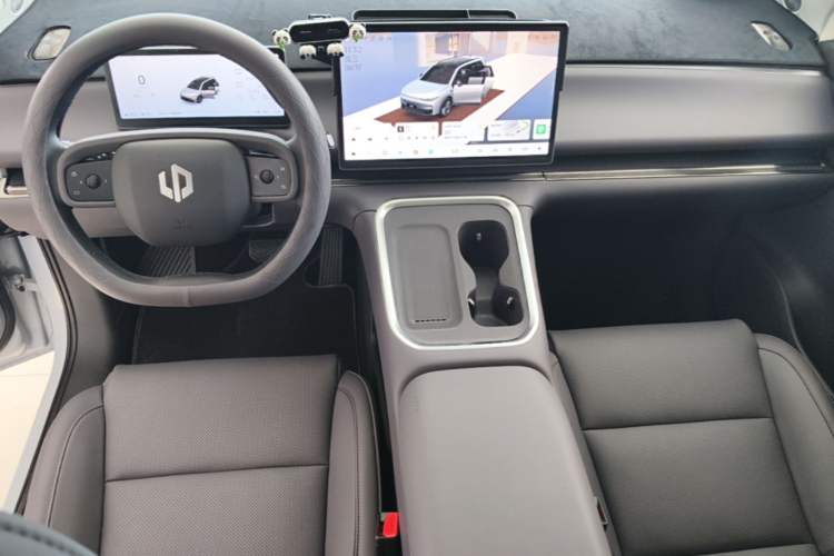 Used Leapmotor C16 2026 Extended-Range 280 LiDAR Zhizun Edition 6 Seats Center Console