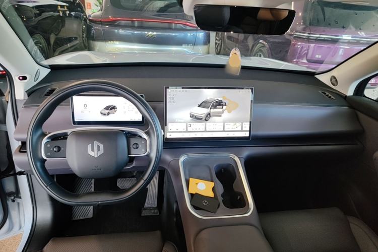 Used Leapmotor C16 2026 All-Electric 630 LiDAR Zhizun Edition 6 Seats Center Console