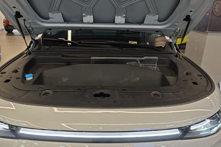 Used Leapmotor C16 2026 Pure Electric 630 LiDAR Zhizun Edition 5 Seats Engine Bay