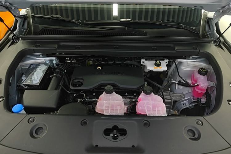 Used Leapmotor C16 2026 Extended-Range 280 LiDAR Zhizun Edition 5 Seats Engine Bay