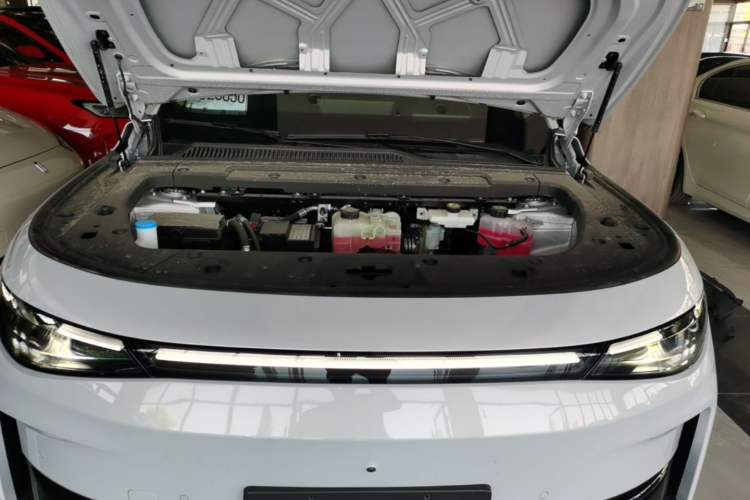 Used Leapmotor C16 2026 All-Electric 630 LiDAR Zhizun Edition 6 Seats Engine Bay