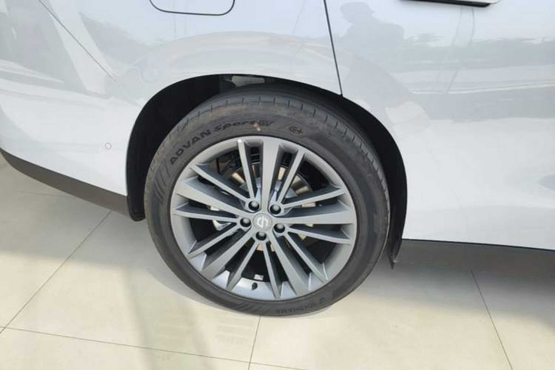 Used Leapmotor C16 2026 Extended-Range 280 LiDAR Zhizun Edition 6 Seats Exterior 5
