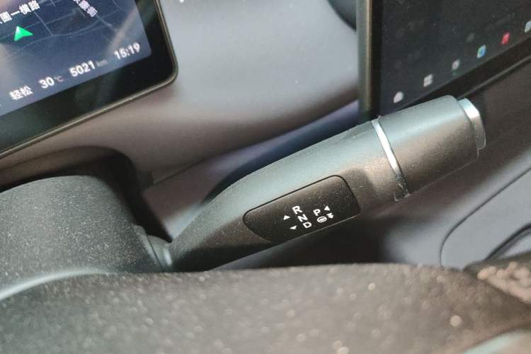 Used Leapmotor C16 2026 Range-Extended 200 Prestige 6-Seater Gear Lever